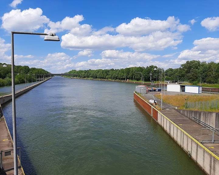 Zur Esterholzer Schleuse